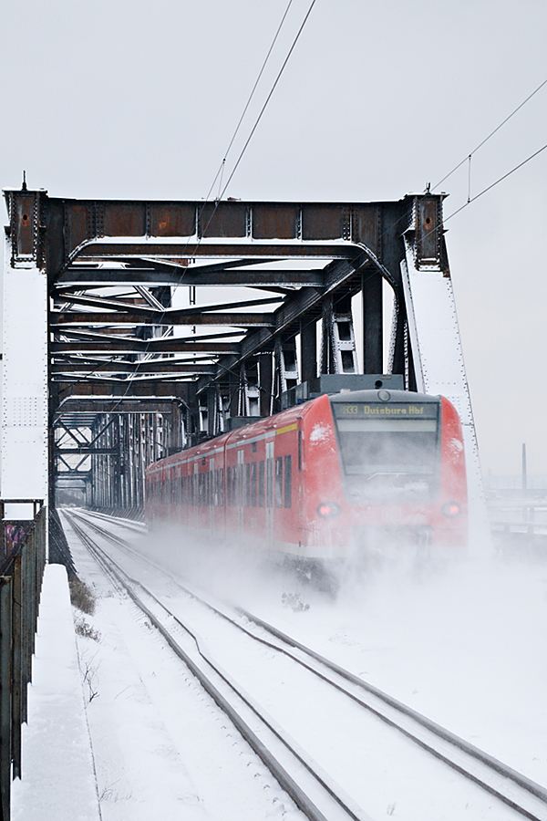 Zug im Schnee