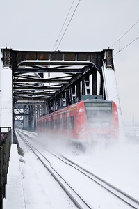 Zug im Schnee