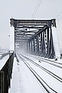 Verschneite Brücke